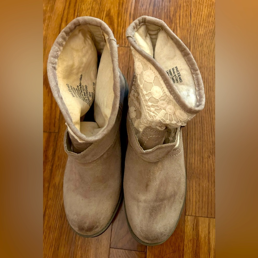 Mudd Women’s Sz 8.5 Y2K Boho Cottagecore Cream Tan Booties W/ Crochet Details